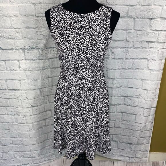 Jessica Howard fit and flare print dress sleeveless B&W sz 4P - Picture 1 of 12